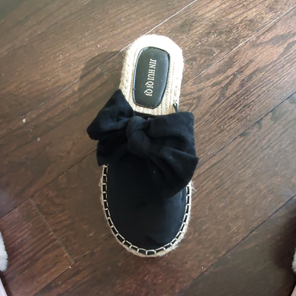 BLACK SHOE/SANDAL *NEGOTIABLE